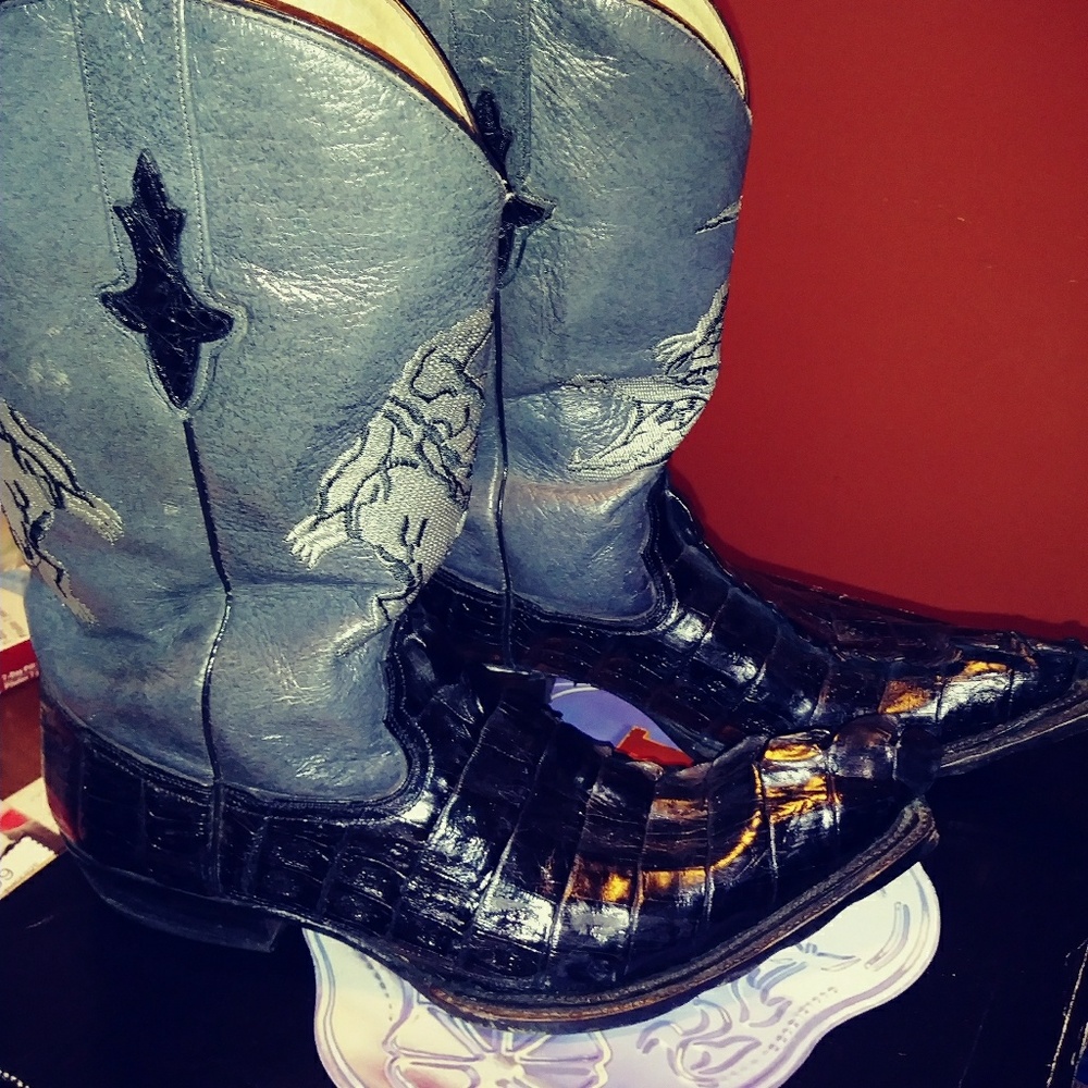 Black block gator cowboy boots